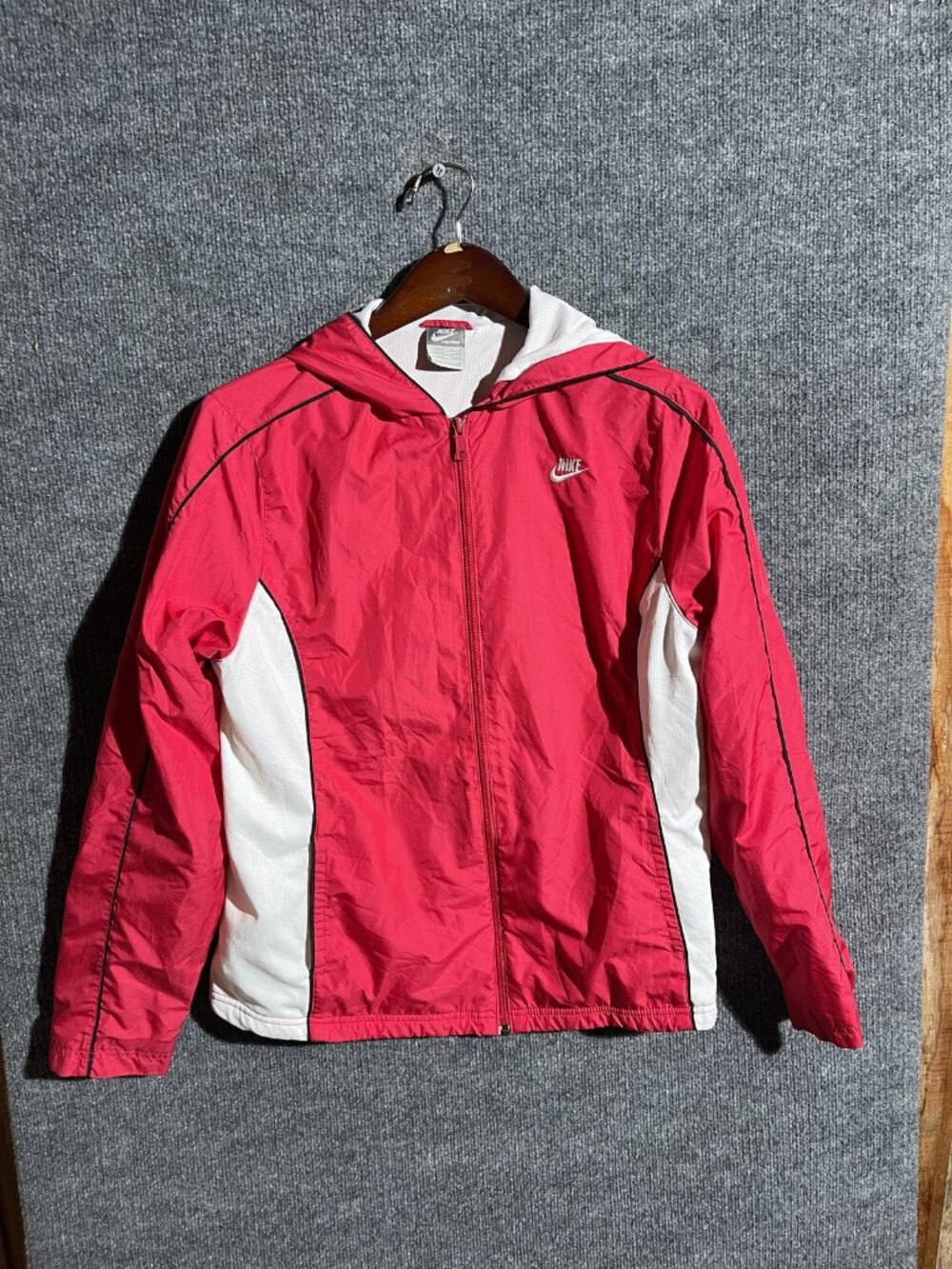 Nike Jacket Womens Large Red White Hooded Full Zip Windbreaker Sportswear